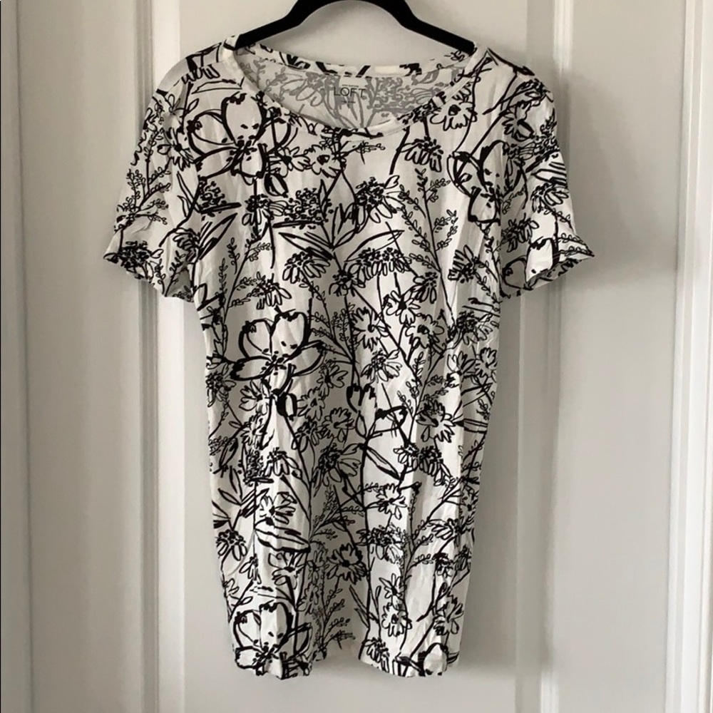 NWOT LOFT Black/White Floral Print Cotton Blend Short Sleeves Tee Size Small